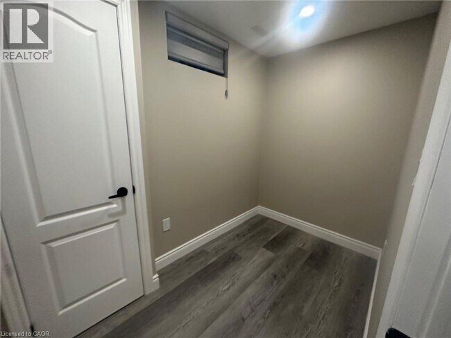 Photo du bâtiment - 65 Anderson Rd