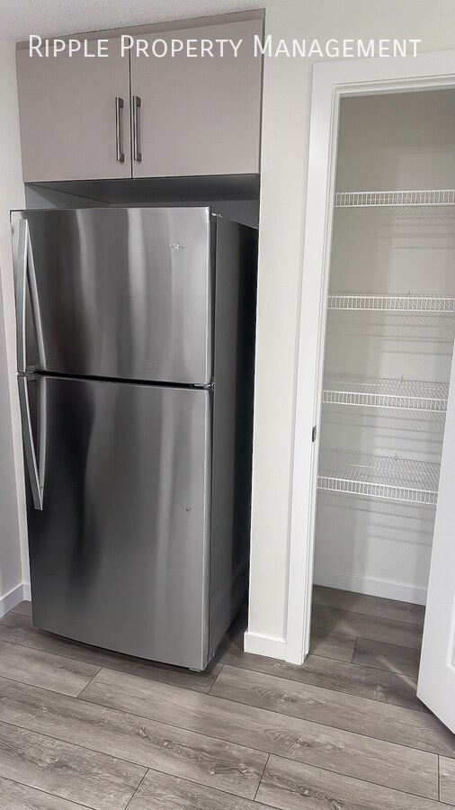 Photo du bâtiment - BEAUTIFUL 2-BED, 1-BATH BASEMENT SUITE | MODERN GLACIER RIDGE LIVING