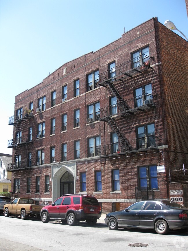 Building Photo - 242 E 28th St