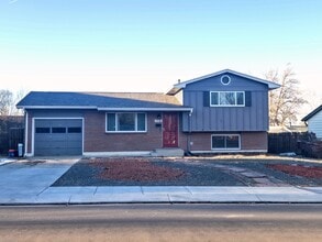 Building Photo - 1718 Shenandoah Dr
