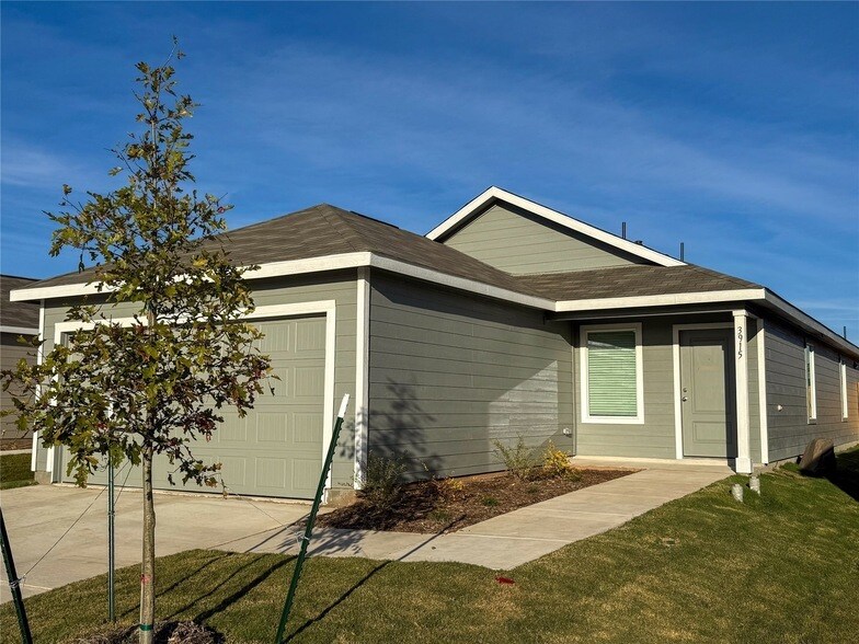 Foto principal - 3915 Selawik St