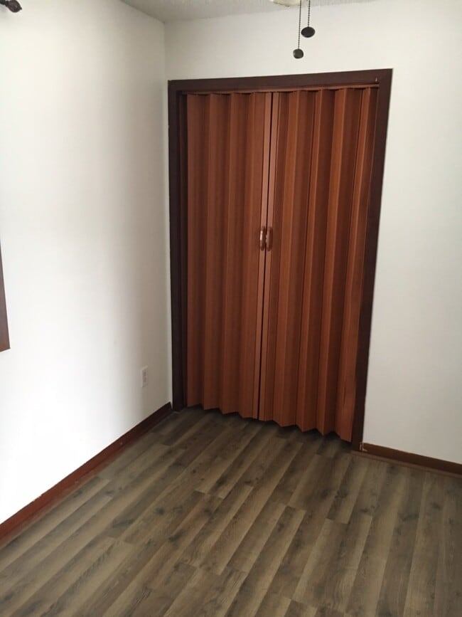 Den - 1127 Flammang Dr