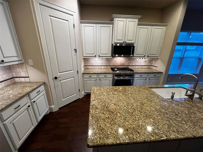 Building Photo - 29550 Usonia Dr