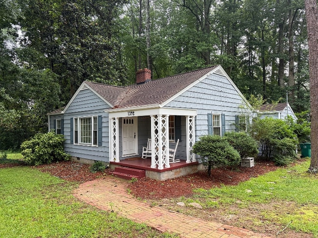 Building Photo - 1425 Collier Dr SE