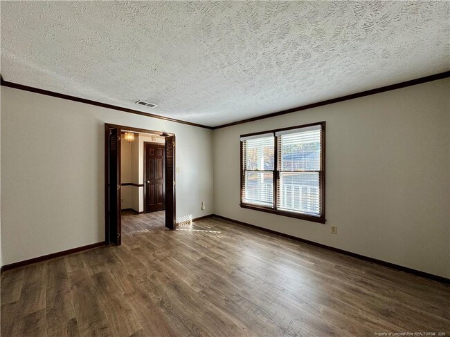 Building Photo - 389 Conifer Dr