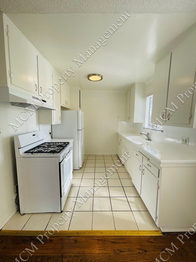 Unit 8 - Kitchen 2 - 341 N Hayworth Ave