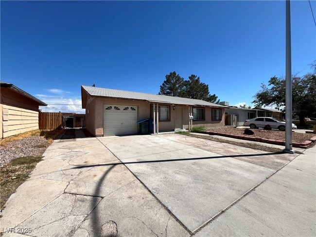 Building Photo - 801 Carpenter Dr