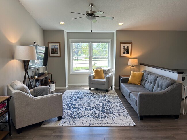 Foto del edificio - 4724 Lakeland Ave N