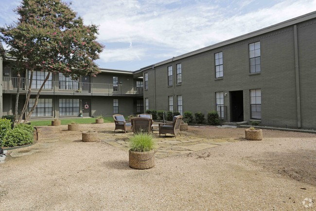 Patio - Kimpton Apartments on Bennett