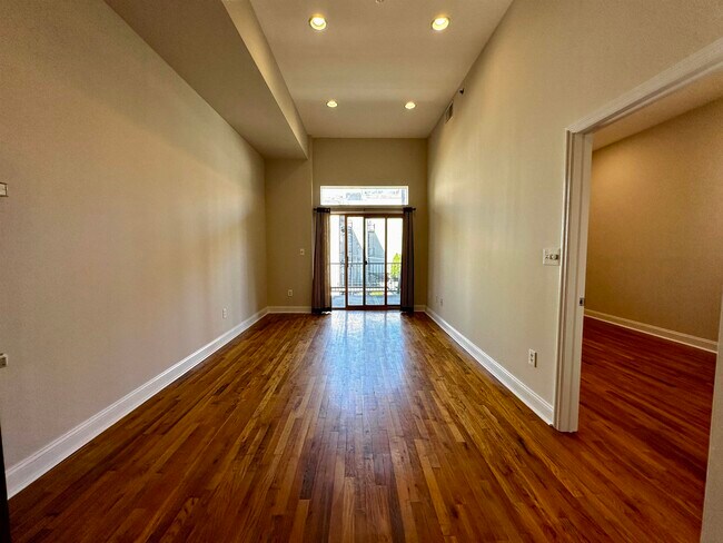 Building Photo - 353 Grove St
