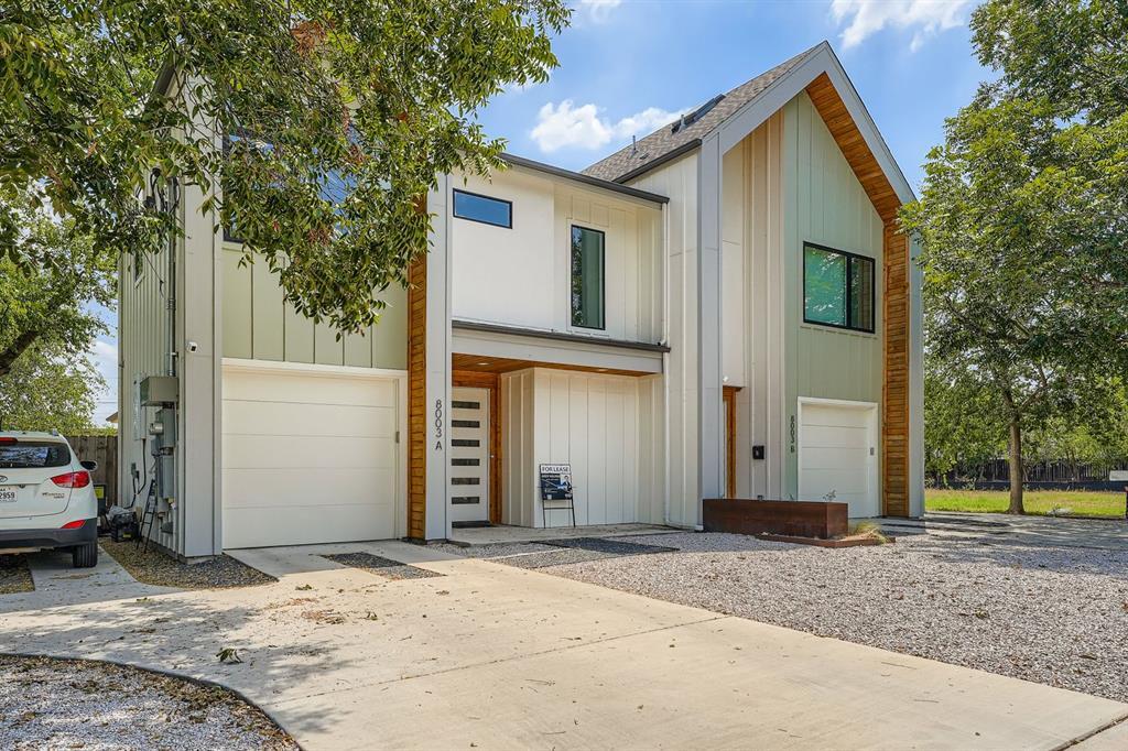 Foto principal - 8003 Gault St