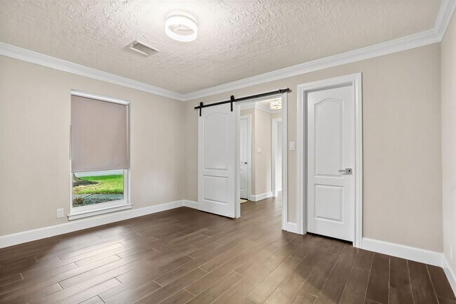 Building Photo - 11715 Park Creek Dr