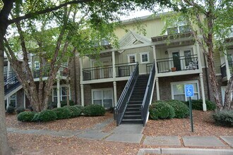 Building Photo - 490 Barnett Shoals Rd