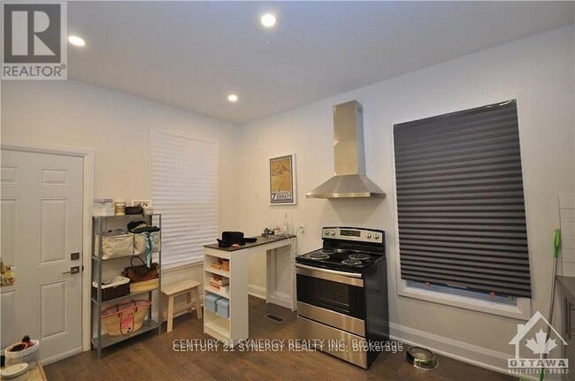 Building Photo - 571 McLeod St