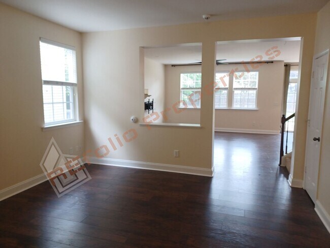Foto del edificio - Beautiful 3 Bedroom Attached 2 Car Garage ...