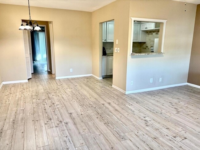 Building Photo - 39 Waltham B