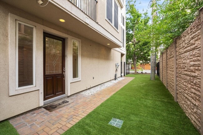 Building Photo - 6603 Wanita Pl