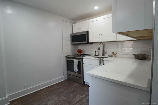 Building Photo - 156 Garfield Ave