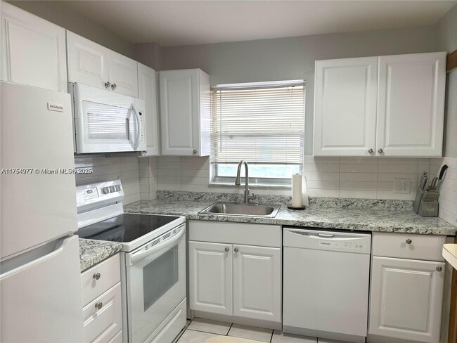 Building Photo - 805 W Oakland Park Blvd