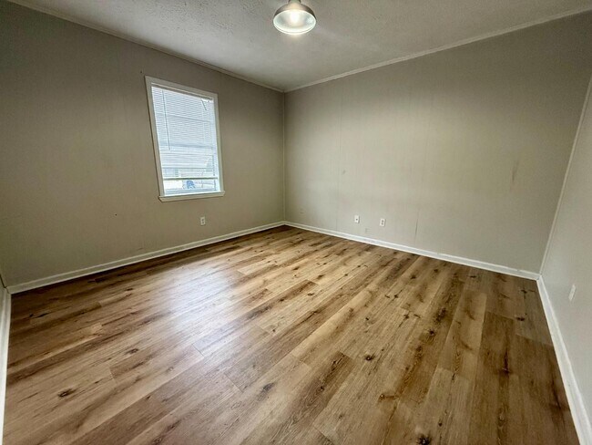 Foto del edificio - 112 Houk Rd