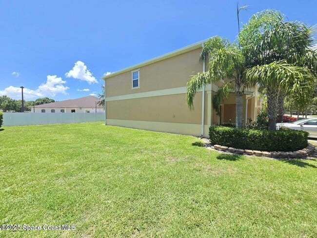 Building Photo - 2735 Revolution St