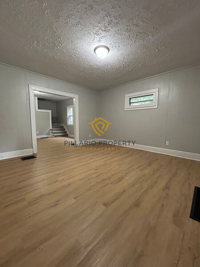 Foto del edificio - 3943-3945 Cornelius Ave