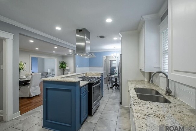 Mid-City Luxury Rental – 4 Bed / 3 Bath - Mid-City Luxury Rental – 4 Bed / 3 Bath House