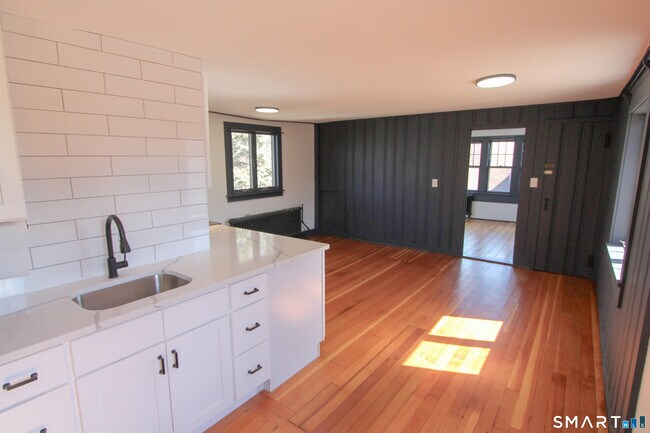 Building Photo - 883 Worthington Ridge