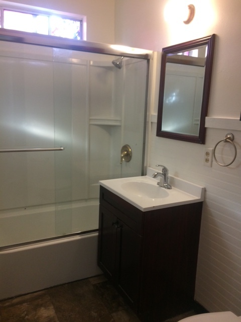 Bath 1 - 15216 Nurmi St