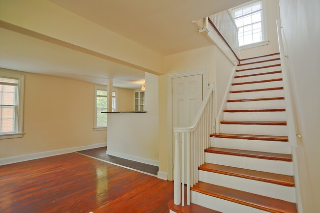 Building Photo - 8br Single Family Home on 14th St NW  (MIN...