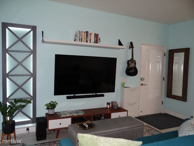 Building Photo - 2 br, 2 bath Condo - W. Harmon Ave.