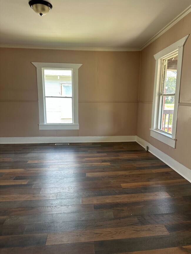 Foto del edificio - Charming 3-Bedroom, 1-Bathroom Home with Fenced Yard