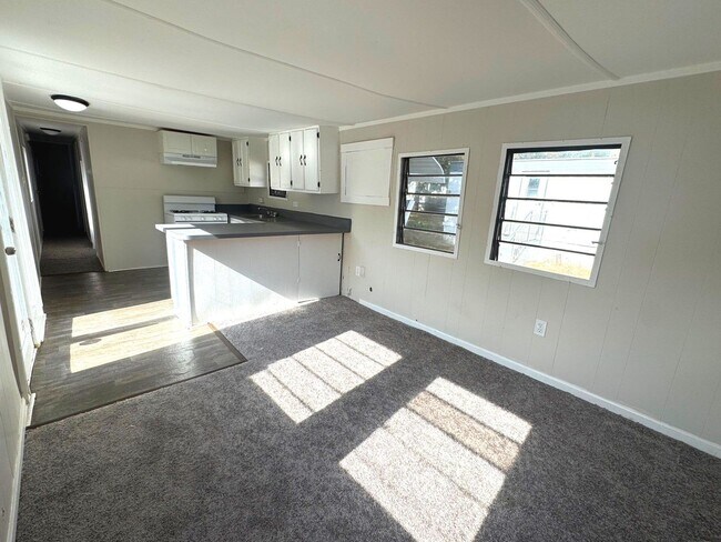 Building Photo - Renovated Two Bedroom Mobile Home