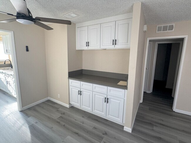 Foto del edificio - 2433 E Garvey Ave N