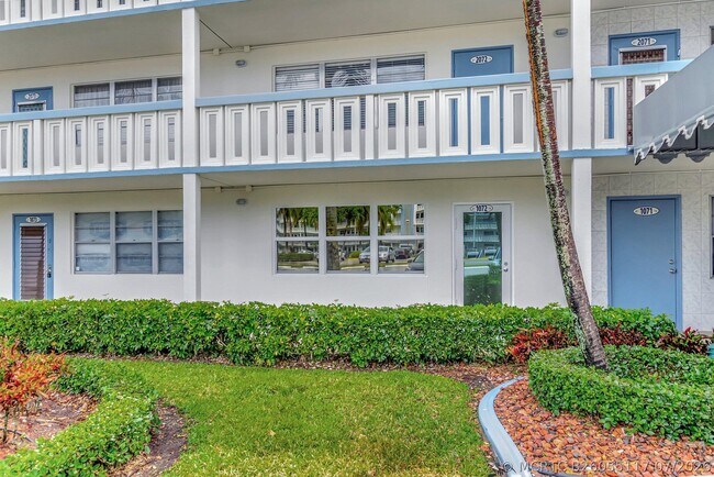 Foto del edificio - 1072 Yarmouth Dr
