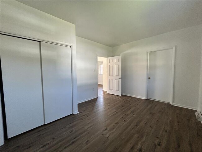 Foto del edificio - 634 Cove Rd