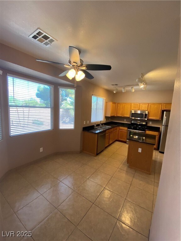 Foto del edificio - 5680 Arrow Tree St