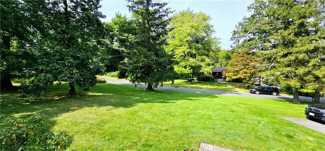 Foto del edificio - 171 Cedar Dr E