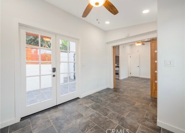 Foto del edificio - 1058 W 6th St