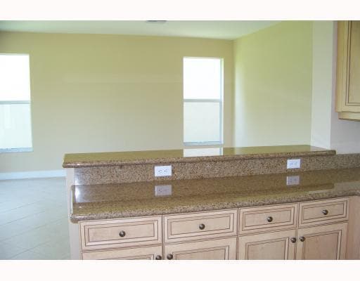 Building Photo - 2007 Grey Falcon Cir SW
