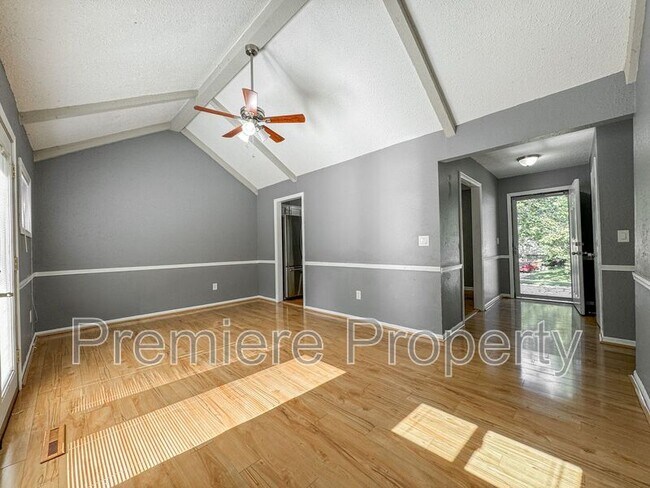 Building Photo - 203 SE Keystone Dr