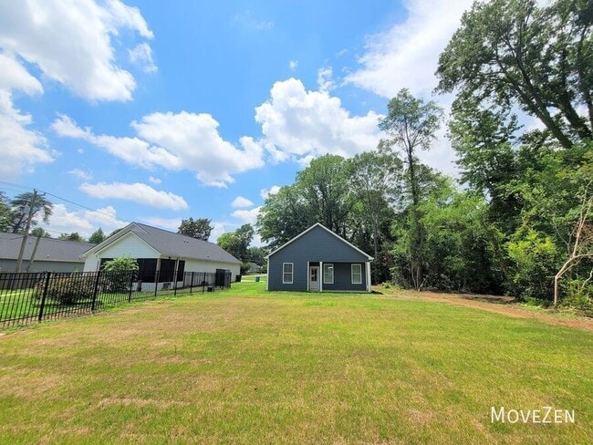 Building Photo - 32 Shamrock Ln