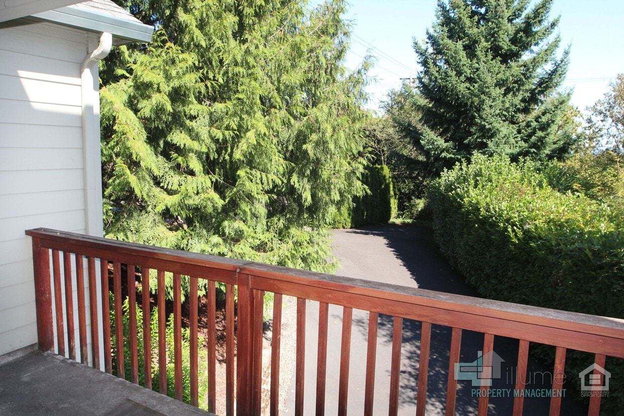Primary Photo - 3 Level Townhome near OHSU and PSU-Attached Garage with 2 Parking Spaces!