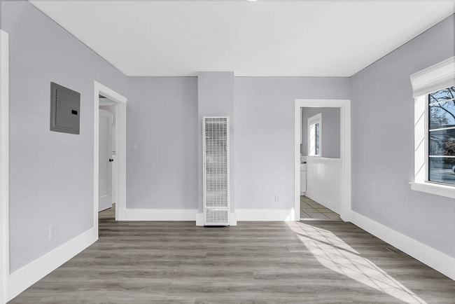 Building Photo - 840 55th St