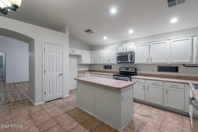 Foto del edificio - 2533 W Carter Rd