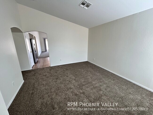 Foto del edificio - Updated 3 Bed / 2 Bath Corner Lot Home wit...
