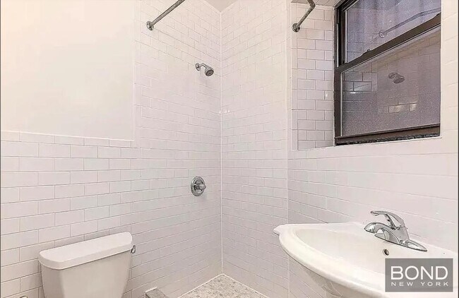 Foto del edificio - 610 E 9th St