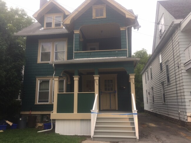 Building Photo - 906 Ackerman Ave