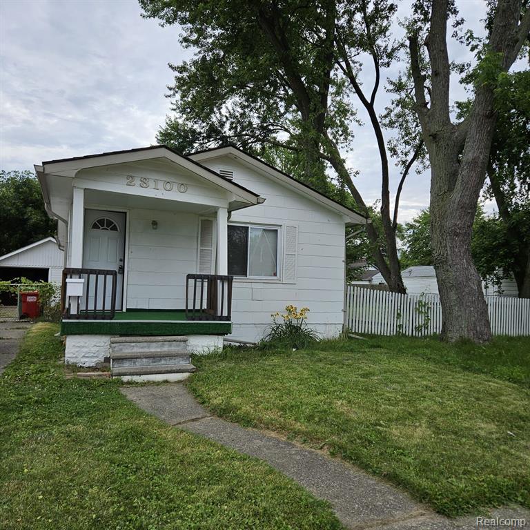 Primary Photo - 23100 Shakespeare Ave