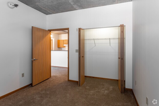 1 habitación, 1 baño - 699 pies cuadrados - Dormitorio - University Dale Apartments